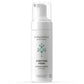 Espuma limpiadora facial purificante de la marca Mádara para todo tipo de pieles.