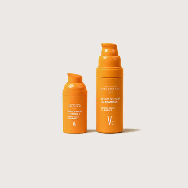 Comparativa de tamaños del Sérum Booster con Vitamina C al 30 por ciento de Novexpert mostrando el formato mini de 10 mililitros junto al tamaño grande de 30 mililitros.