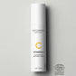 Envase blanco de la crema iluminadora con Vitamina C de MÁDARA (Vitamin C Illuminating Recovery Cream) de 50 ml sobre fondo gris con el sello certificado de COSMOS Natural.