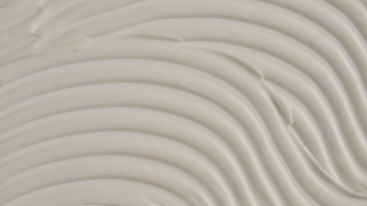 Vídeo en primer plano que muestra el movimiento y la textura cremosa, suave y untuosa de la Crema Repulp de Novexpert