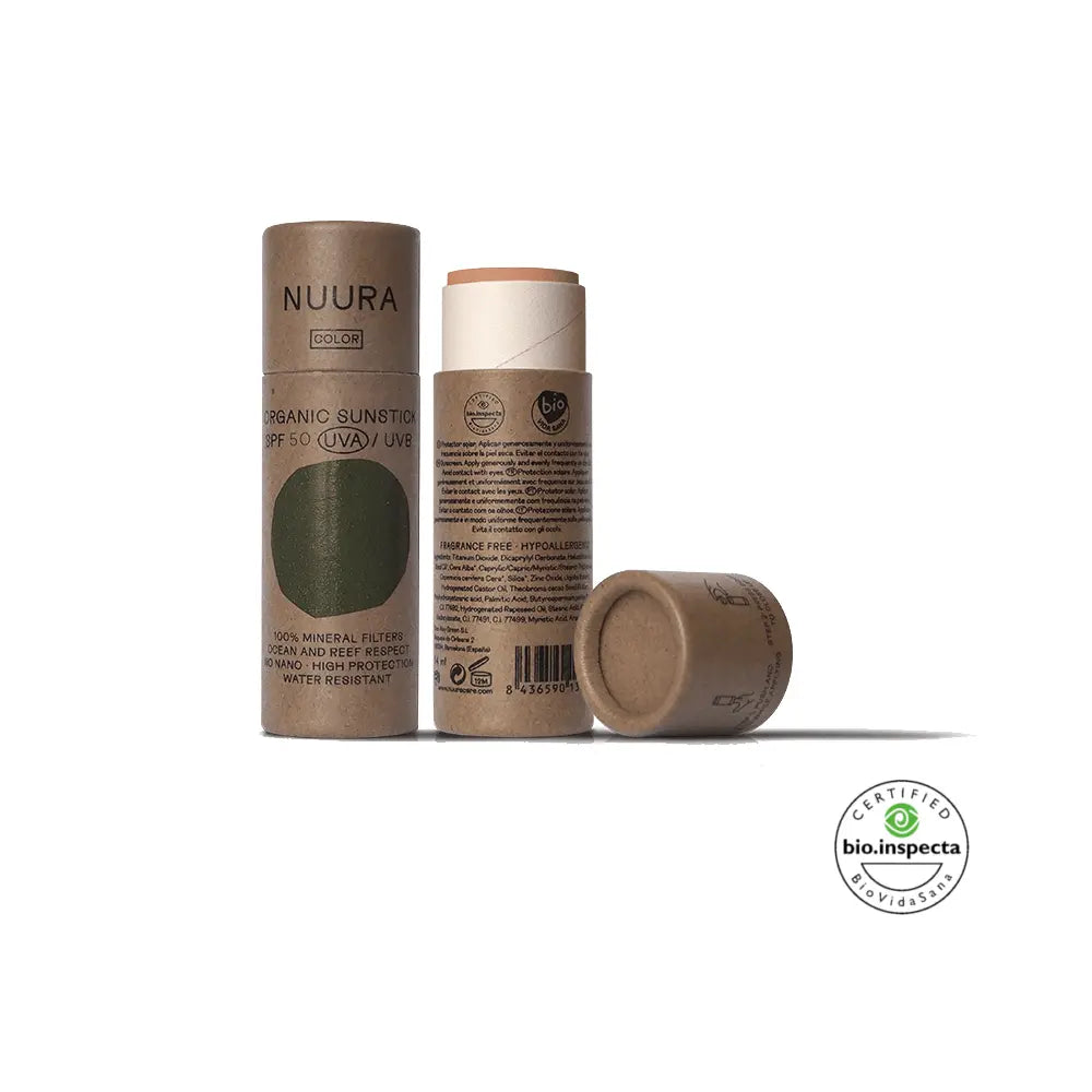 Stick solar facial con color SPF 50 de Nuura en envase zero waste de cartón